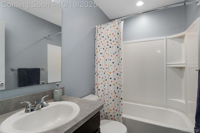 20330 Rambling Drive, Clinton Charter Township, MI 48038