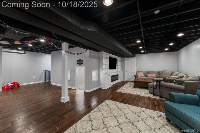 20330 Rambling Drive, Clinton Charter Township, MI 48038