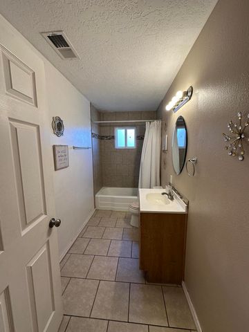 6209 Sunset Gardens Road SW, Albuquerque, NM 87121