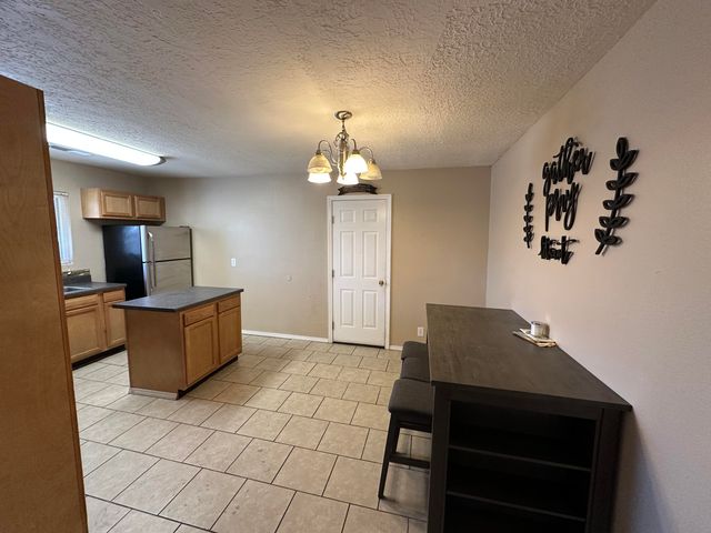 6209 Sunset Gardens Road SW, Albuquerque, NM 87121