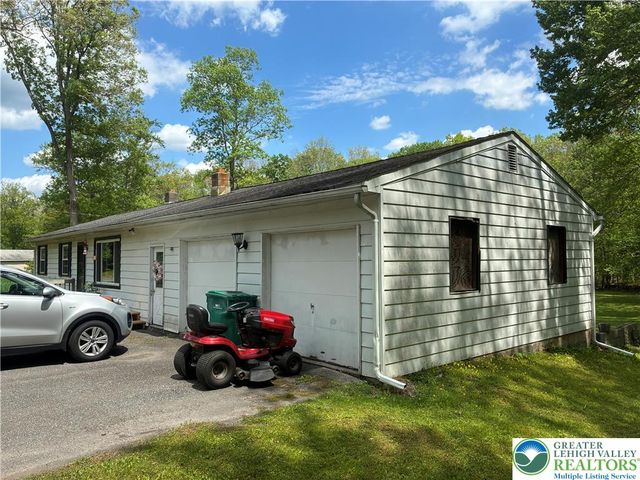 161 Glenoak Drive, Pocono Twp, PA 18301