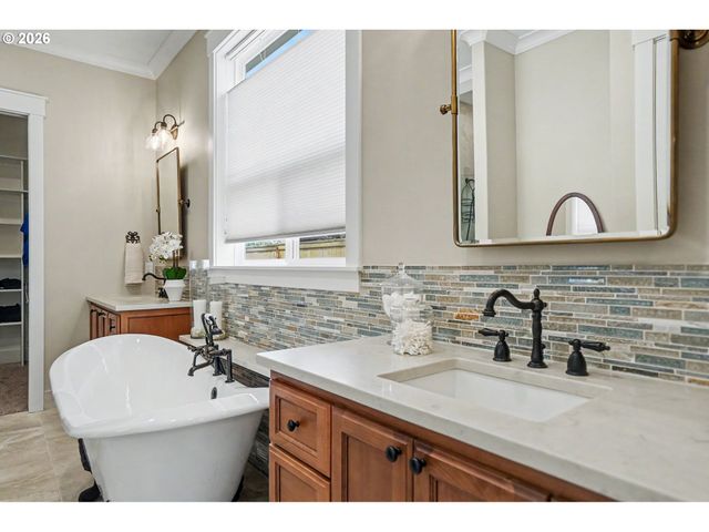 7006 RIVA RIDGE Dr, Turner, OR 97392