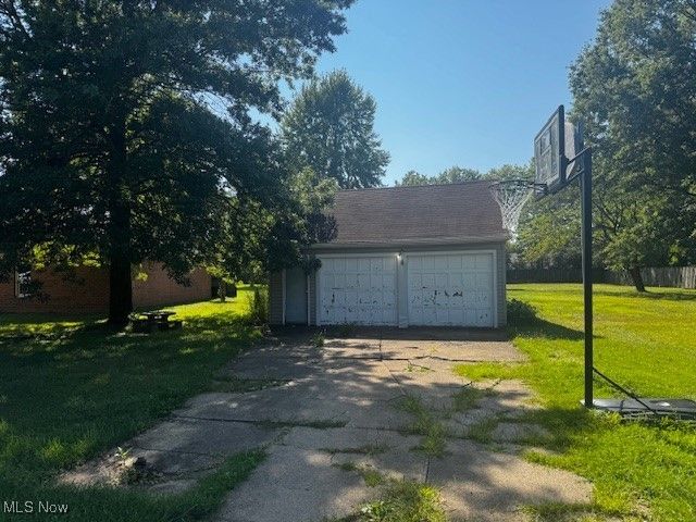 6926 Mackenzie Road, Olmsted Falls, OH 44138