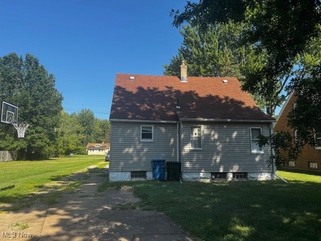 6926 Mackenzie Road, Olmsted Falls, OH 44138