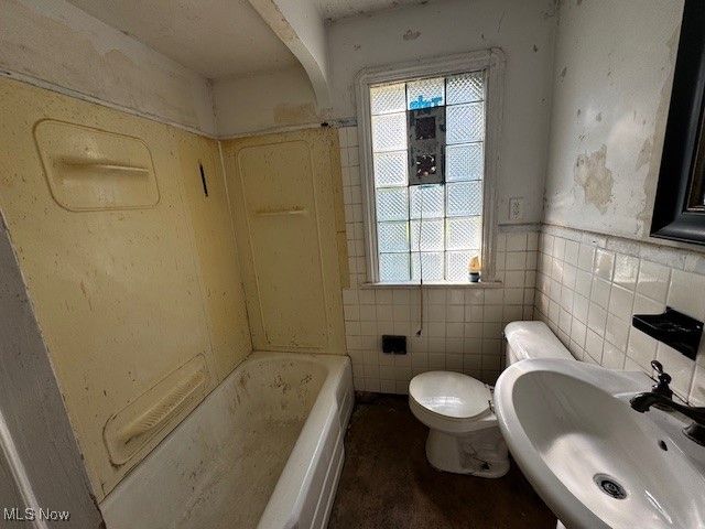 6926 Mackenzie Road, Olmsted Falls, OH 44138