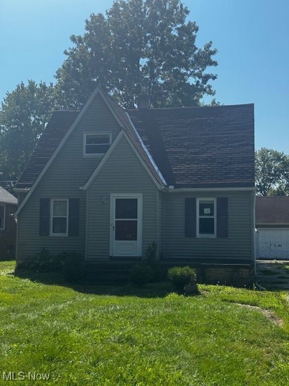 6926 Mackenzie Road, Olmsted Falls, OH 44138