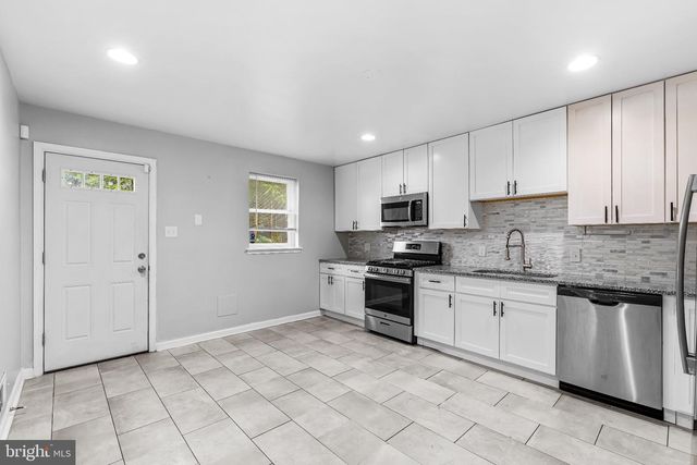1123 HOLLINS ST, Baltimore, MD 21223