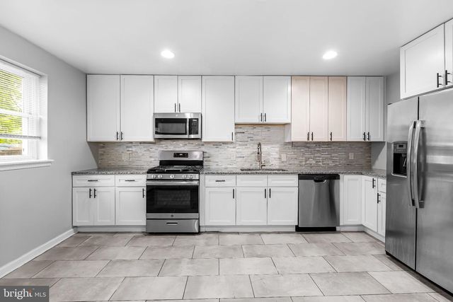 1123 HOLLINS ST, Baltimore, MD 21223
