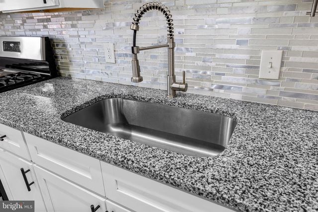 1123 HOLLINS ST, Baltimore, MD 21223