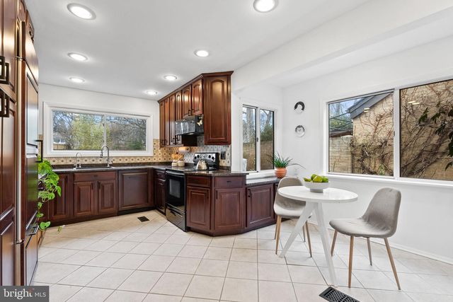 6305 CONTENTION CT, Bethesda, MD 20817