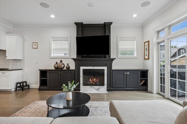 1734 N Artesian Avenue, Chicago, IL 60647