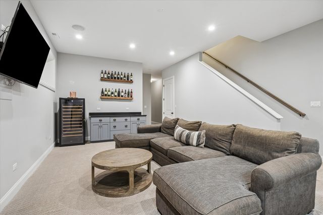 1734 N Artesian Avenue, Chicago, IL 60647