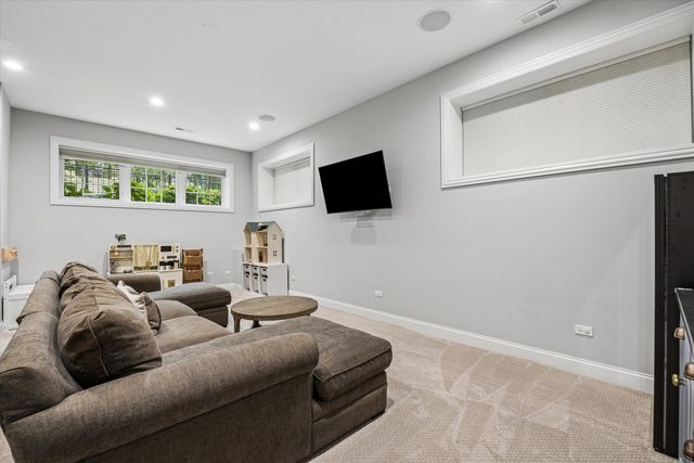 1734 N Artesian Avenue, Chicago, IL 60647