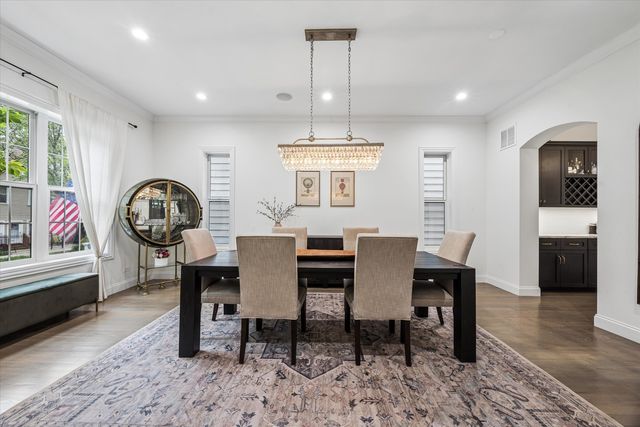 1734 N Artesian Avenue, Chicago, IL 60647