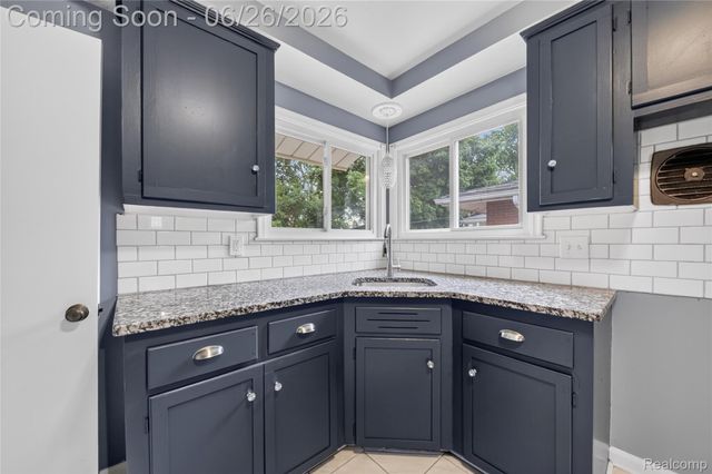 12842 Brady, Redford Charter Township, MI 48239