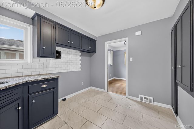 12842 Brady, Redford Charter Township, MI 48239