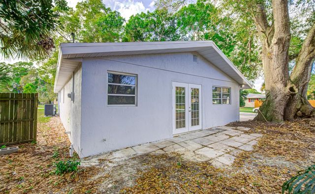 3105 18th Street, Vero Beach, FL 32960