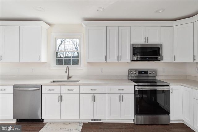 145 TULIP POPLAR DR, Linden, VA 22642