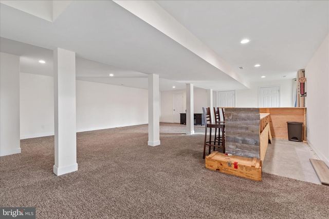 145 TULIP POPLAR DR, Linden, VA 22642