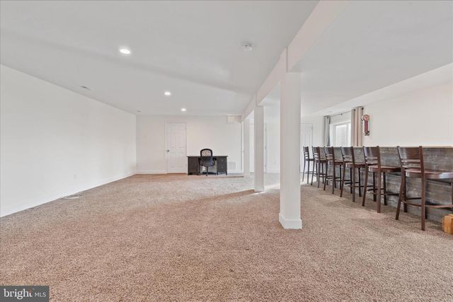 145 TULIP POPLAR DR, Linden, VA 22642