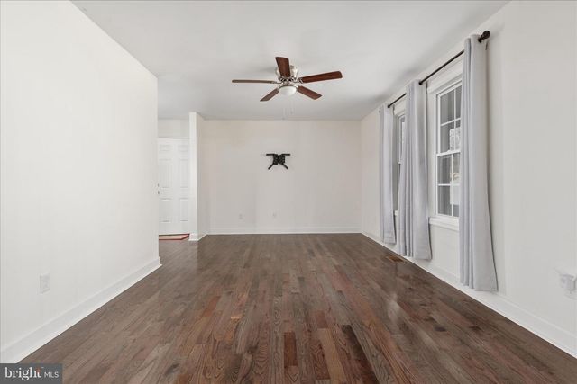 145 TULIP POPLAR DR, Linden, VA 22642