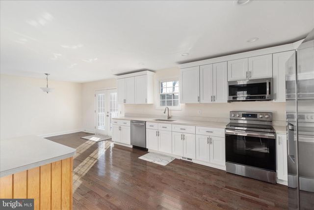 145 TULIP POPLAR DR, Linden, VA 22642