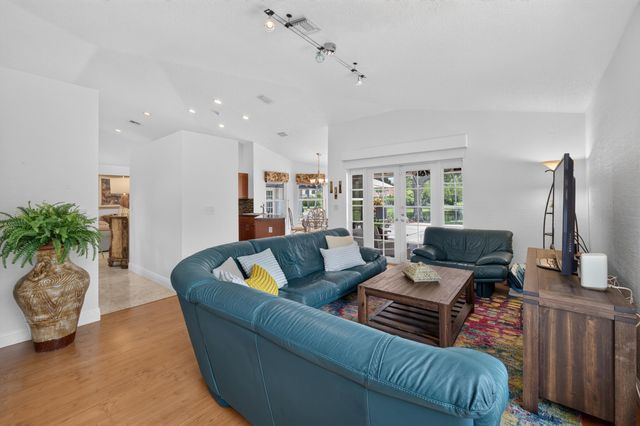 709 Crystal Court, Weston, FL 33326
