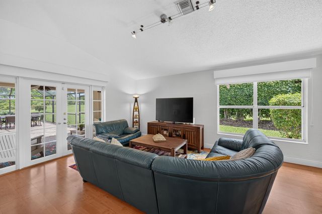 709 Crystal Court, Weston, FL 33326