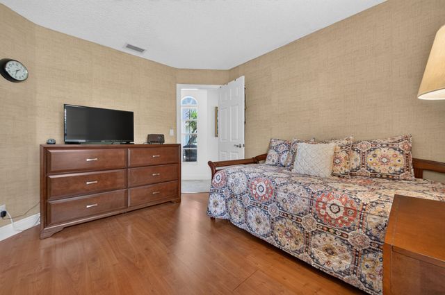 709 Crystal Court, Weston, FL 33326