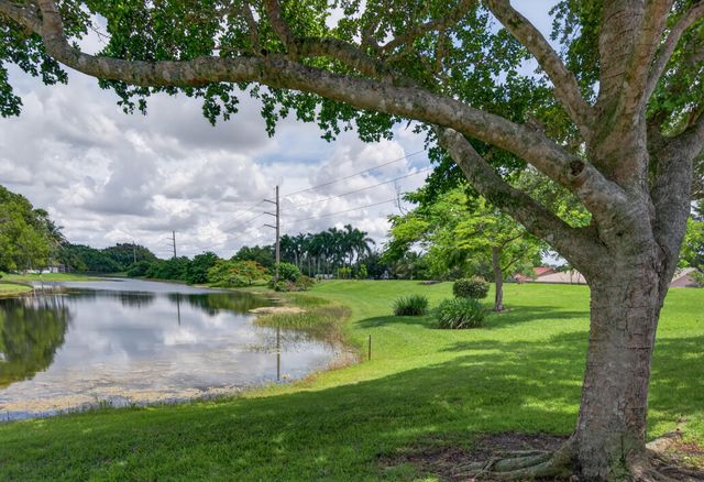 709 Crystal Court, Weston, FL 33326