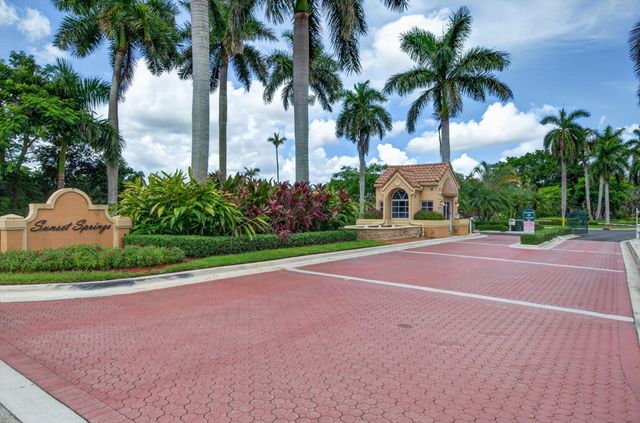 709 Crystal Court, Weston, FL 33326