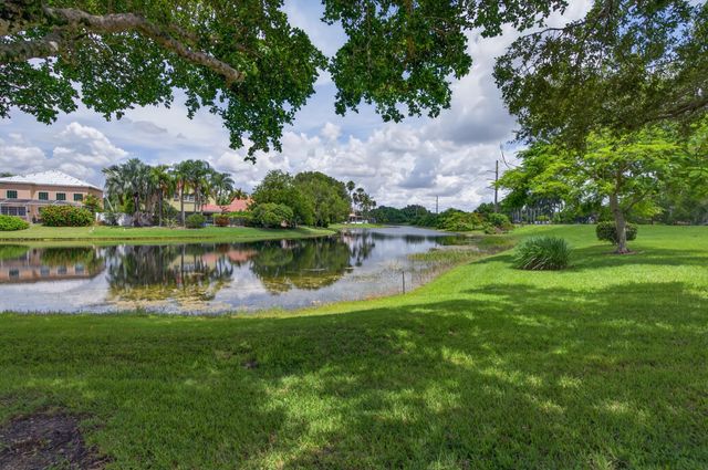 709 Crystal Court, Weston, FL 33326