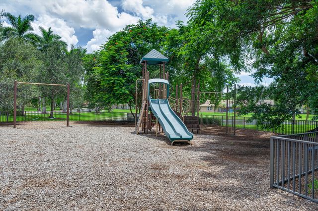 709 Crystal Court, Weston, FL 33326
