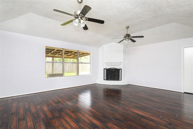 2703 Heritage Colony Drive, Webster, TX 77598