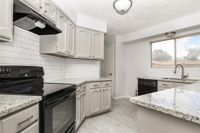 2703 Heritage Colony Drive, Webster, TX 77598