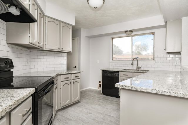 2703 Heritage Colony Drive, Webster, TX 77598