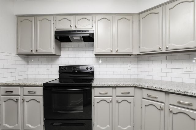 2703 Heritage Colony Drive, Webster, TX 77598