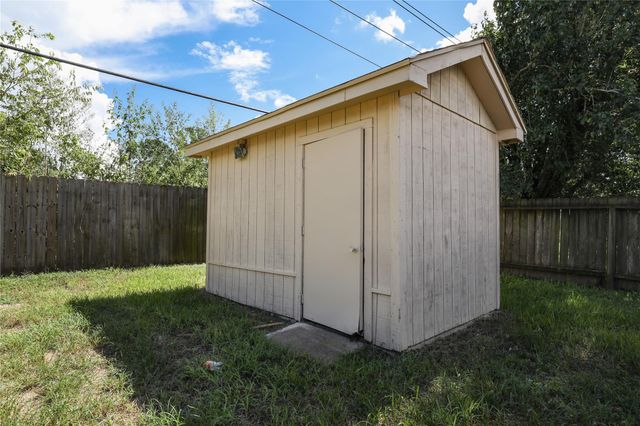 2703 Heritage Colony Drive, Webster, TX 77598