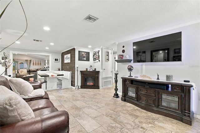 16012 SADDLESTRING DRIVE, Tampa, FL 33618