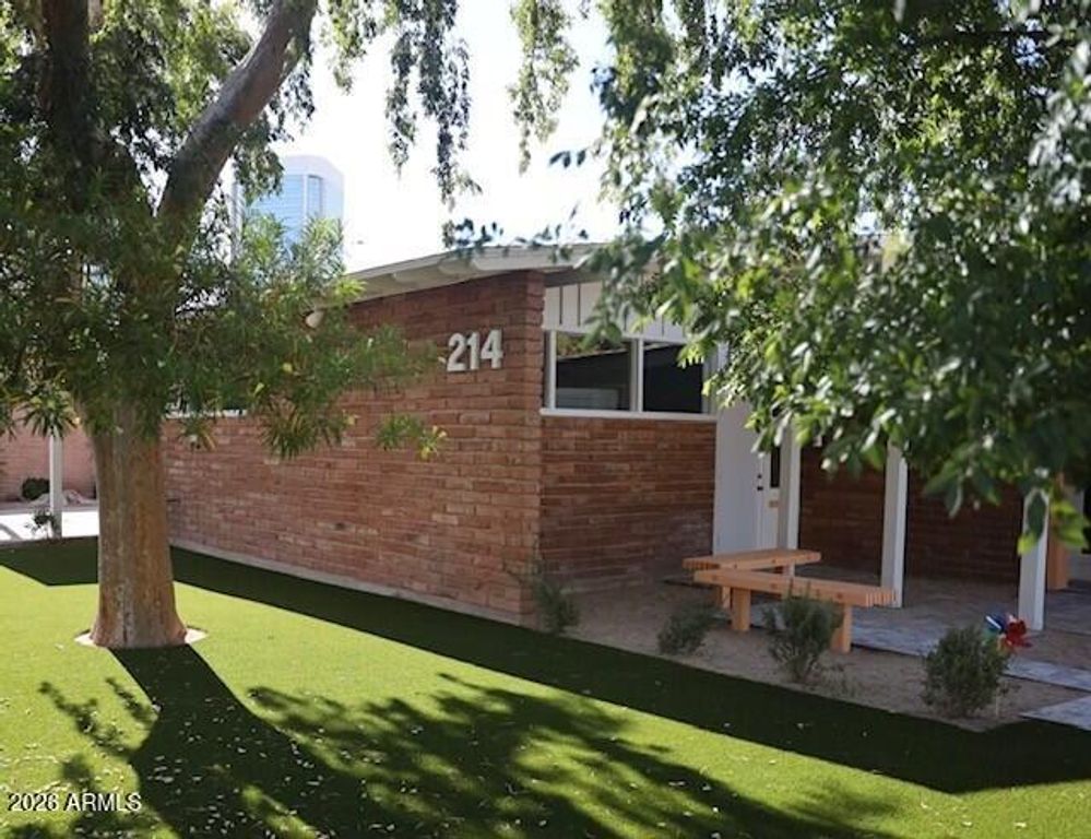 214 E MONTEREY Way, Phoenix, AZ 85012 — exterior