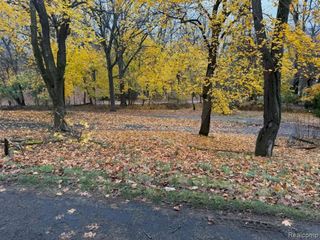 5050 Ponvalley Road, Bloomfield Hills, MI 48302