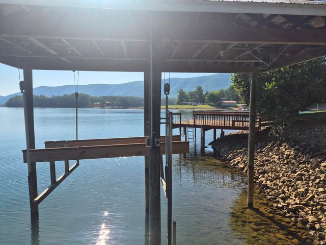 189 Hardy CT, Penhook, VA 24137