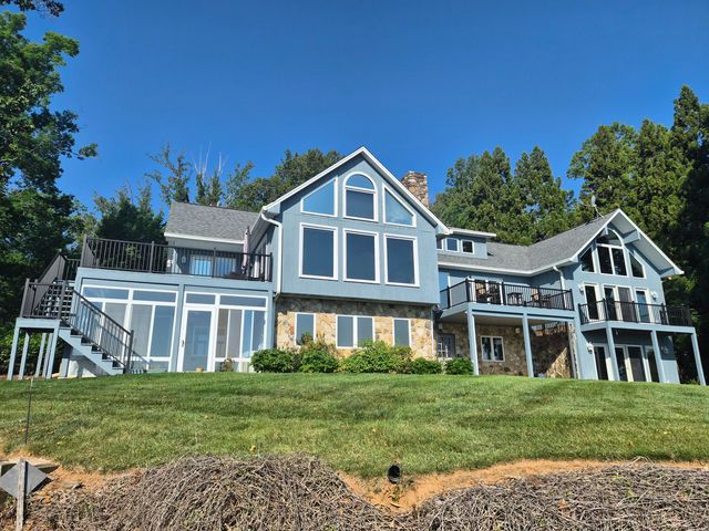 189 Hardy CT, Penhook, VA 24137