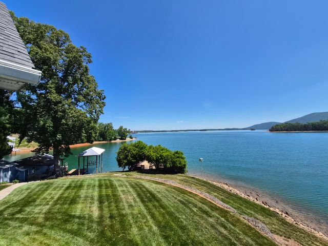 189 Hardy CT, Penhook, VA 24137