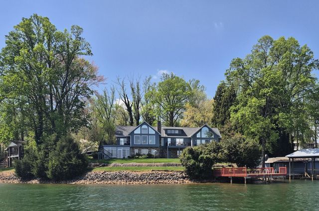 189 Hardy CT, Penhook, VA 24137