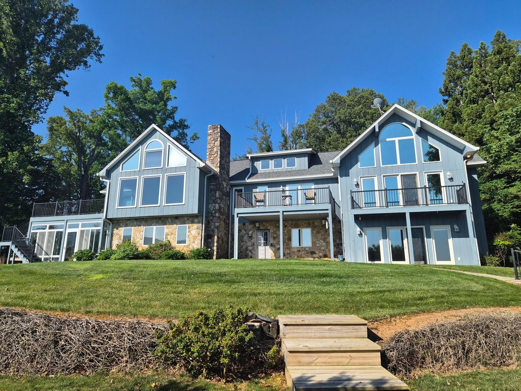 189 Hardy CT, Penhook, VA 24137