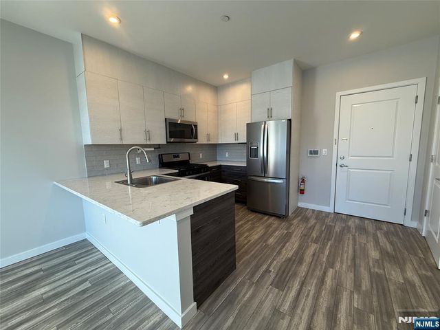 62 Broadway 303, Woodcliff Lake, NJ 07677