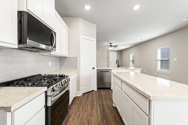 915 Fork Court, College Station, TX 77845