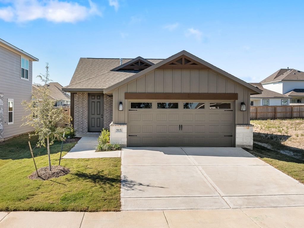 915 Fork Court, College Station, TX 77845