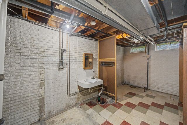 1311 W 14th Street S, Newton, IA 50208